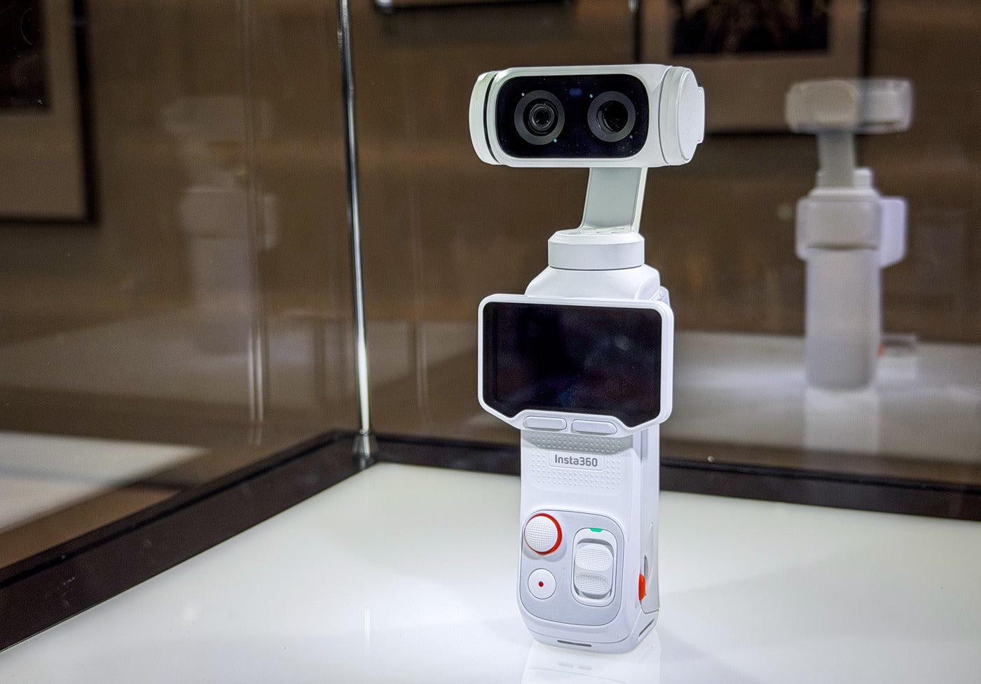 Insta360 Luna Ultra – AI-Powered 8K Gimbal Camera